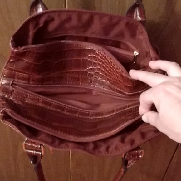 New- Great Neutral Color Purse - Picture 3 of 4